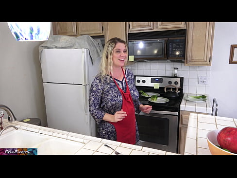 ❤️ Stepmom milking nws hauv chav ua noj ua ntej nws hnub ❤ Fucking video ntawm porn hmn.fitorganic.top ❌ Ib